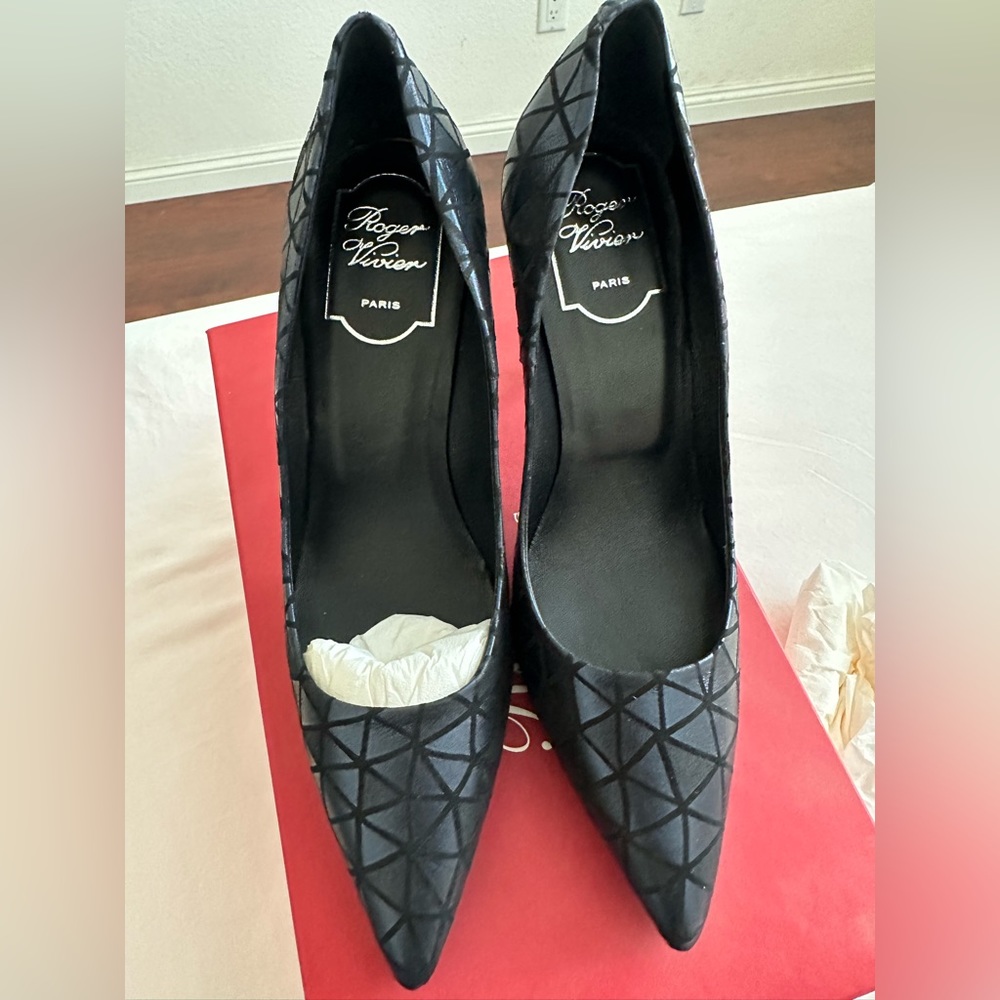 Brand new Roger Vivier heels